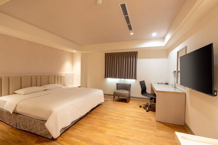 Room 38 of 128