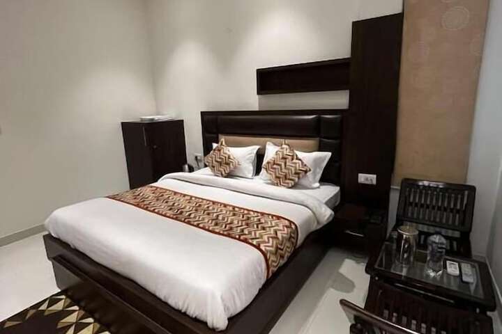 Room 3 of 23
