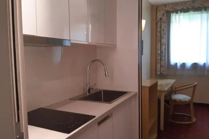 Room 8 of 15