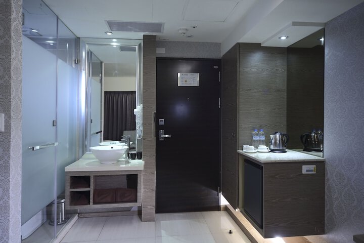 Room 43 of 62