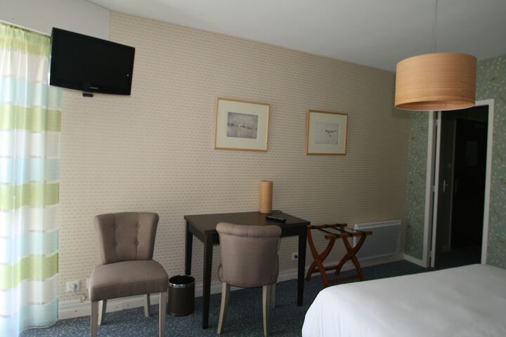 Room 4 of 42