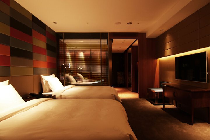 Room 6 of 49