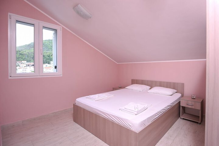 Room 27 of 67