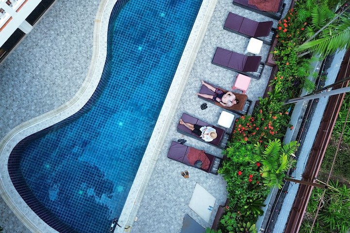 Pool 102 of 147