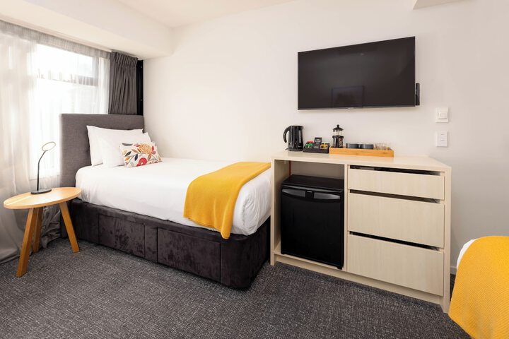 Room 14 of 99