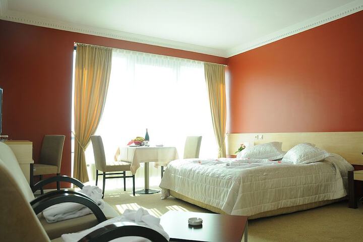 Room 3 of 33
