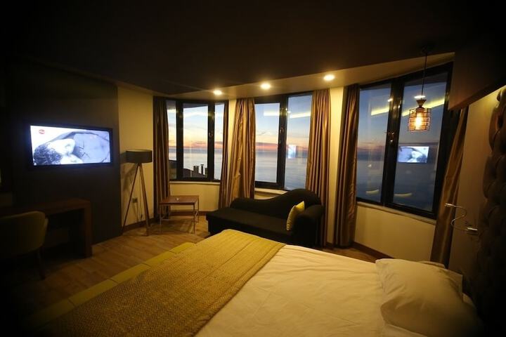 Room 9 of 44