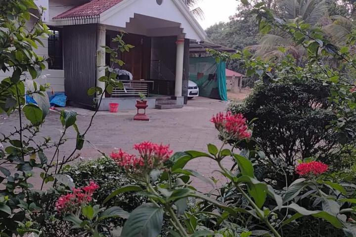 Suvarna TOURIST HOME
