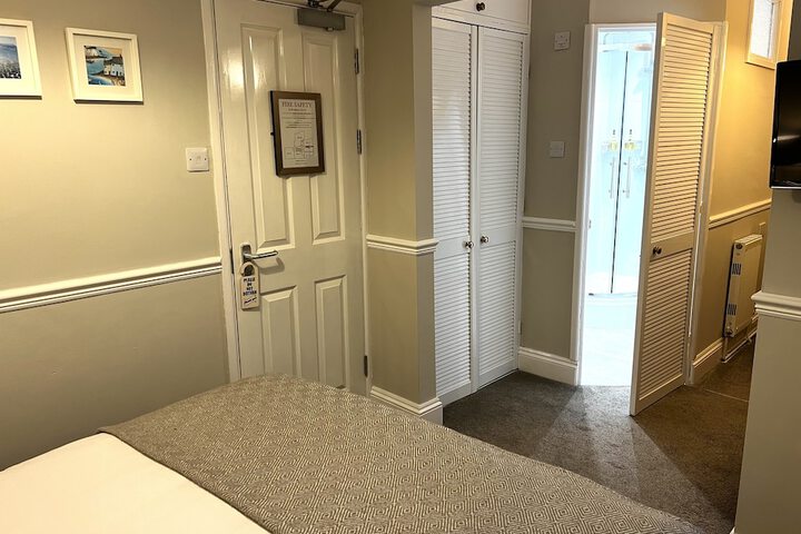 Room 15 of 122