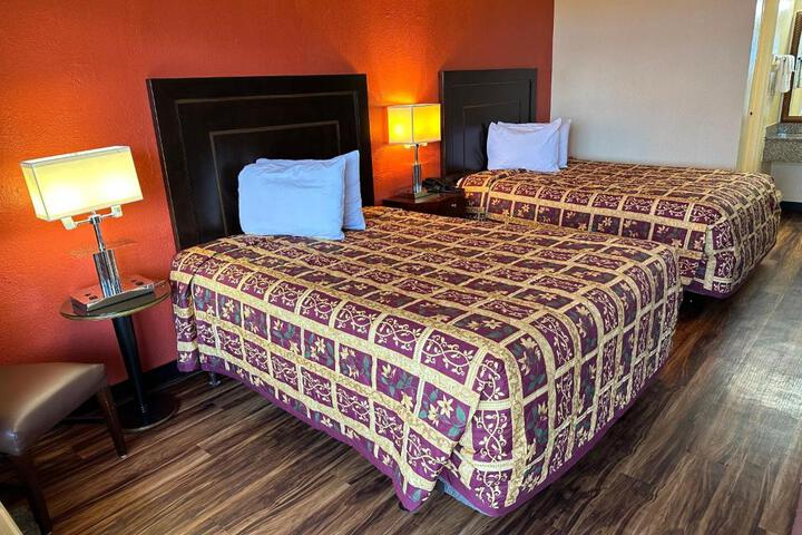 2 Double Beds (1 of 8)