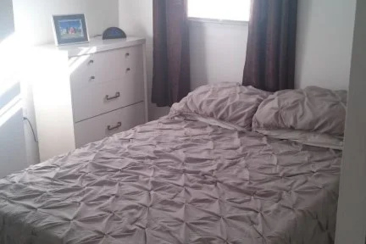 Room 4 of 8