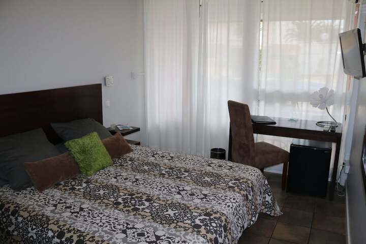 Room 8 of 16