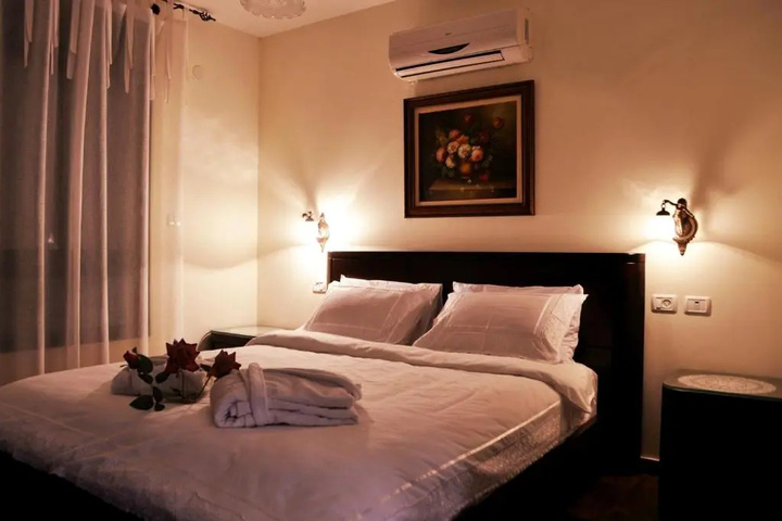 Room 4 of 13