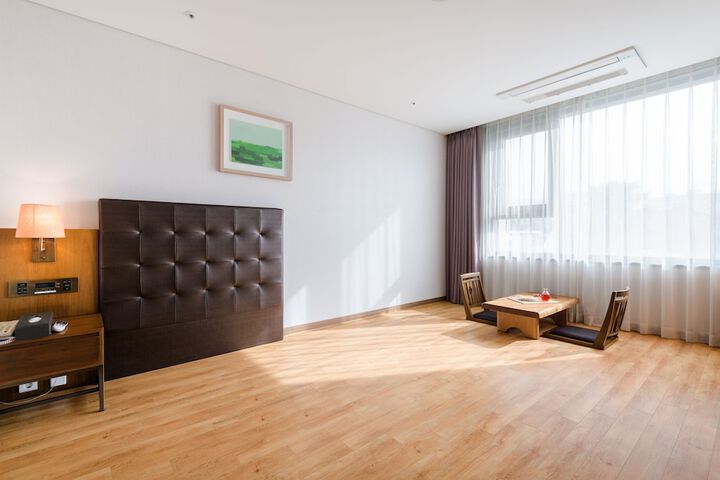 Room 26 of 153
