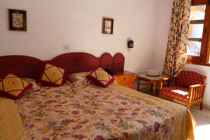 Room 9 of 80