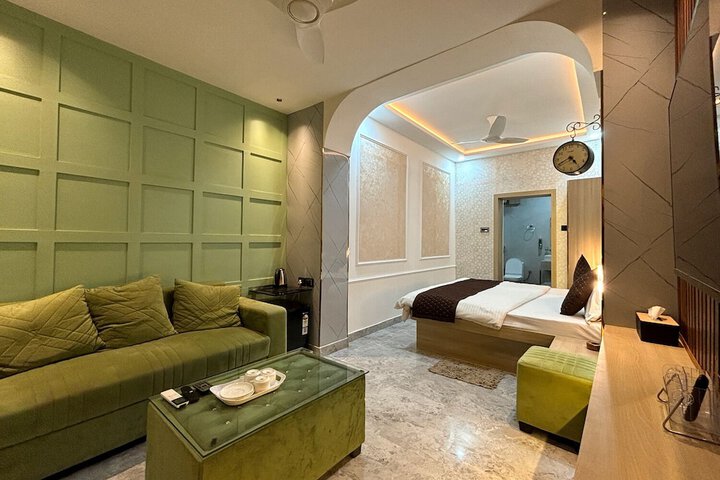 Room 19 of 40