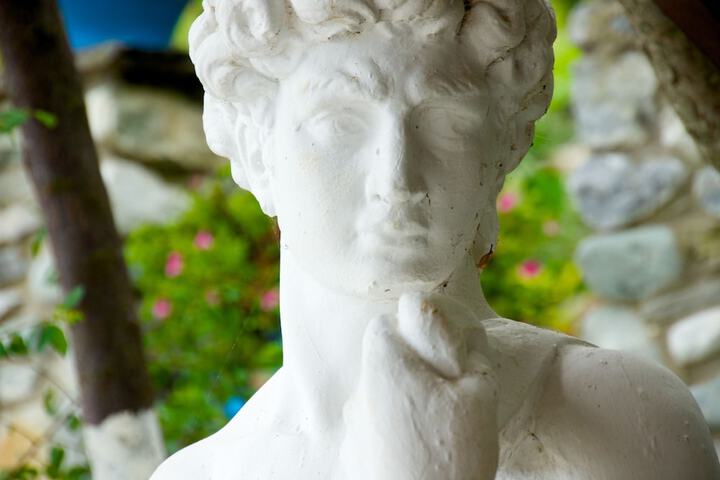 Lounge 49 of 57
