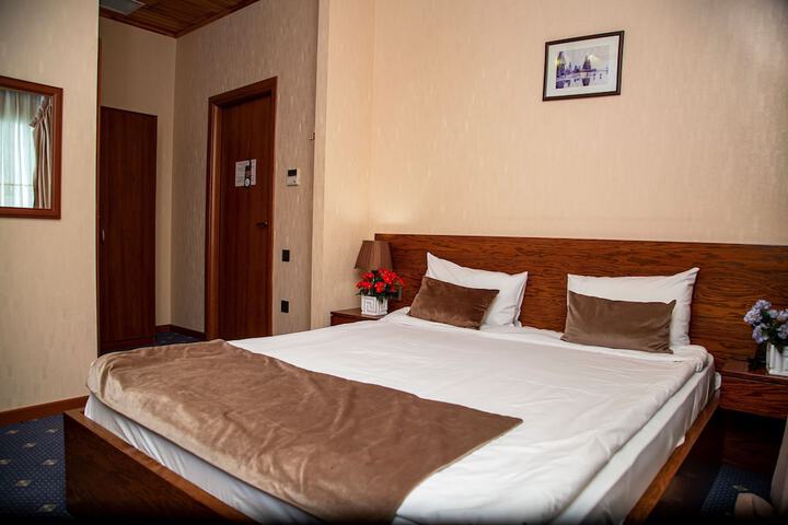 Room 27 of 34