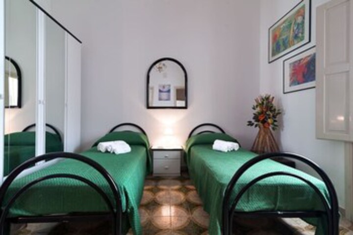 Room 7 of 27