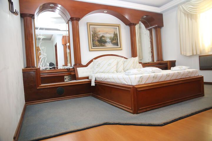 Room 6 of 23
