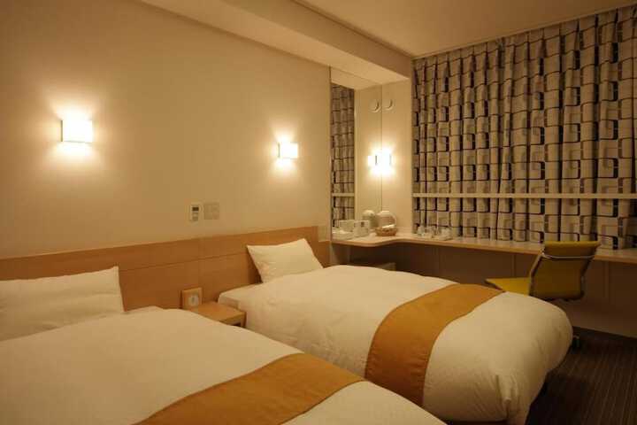 Room 5 of 32