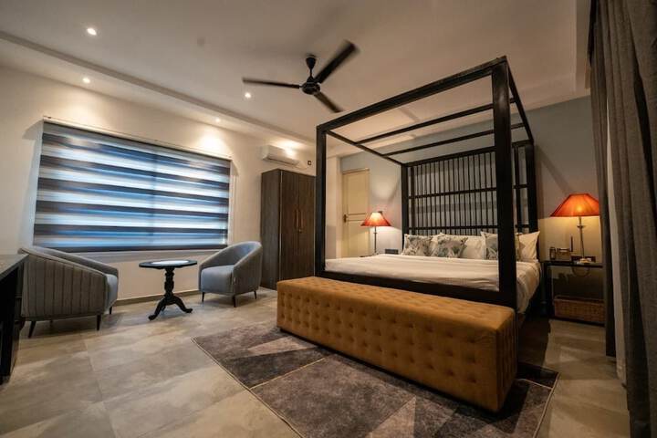 Room 2 of 38