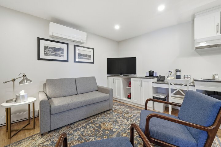 Room 40 of 65