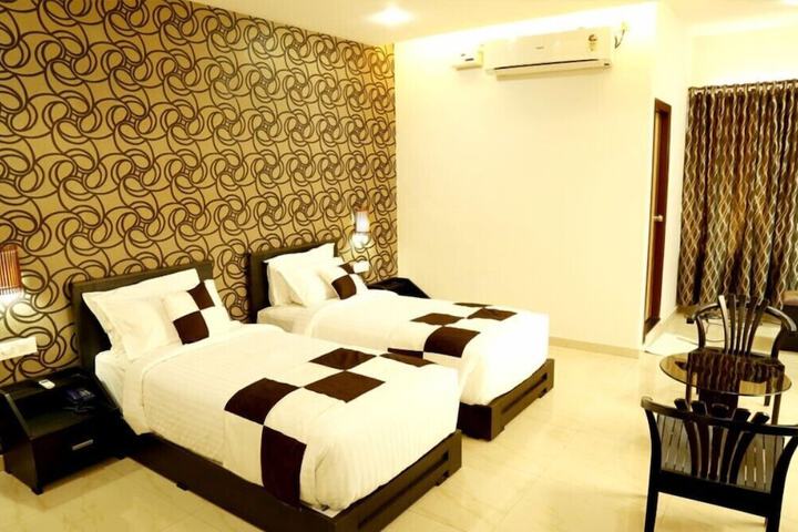 Room 6 of 11