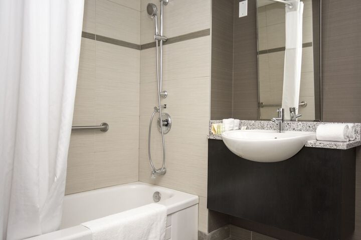 1 Queen Bed Waterfront (16 of 22)