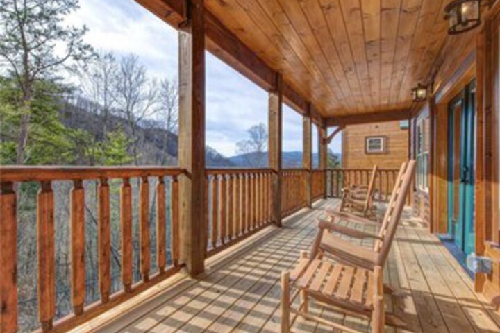 Gatlinburg Escape 5 Bedrooms Hot Tub Arcade Game Room Sleeps 16