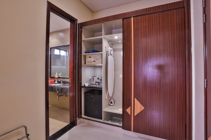 Room 5 of 19