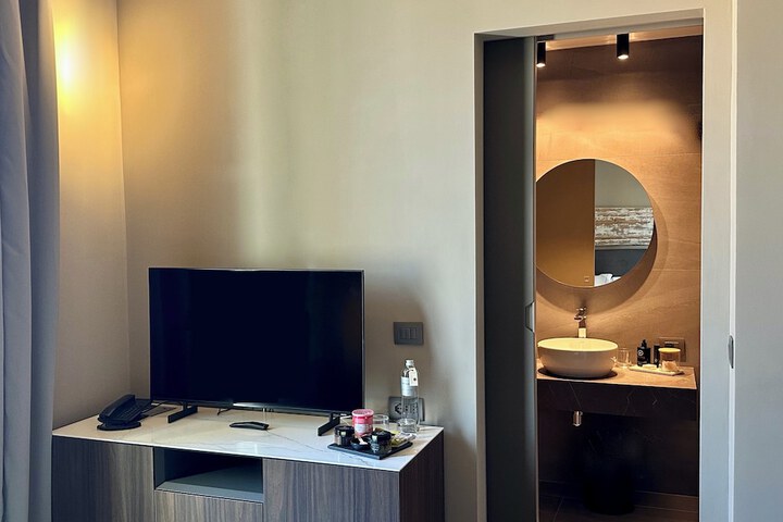 Room 47 of 85