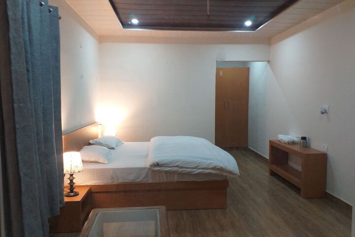 Room 7 of 15