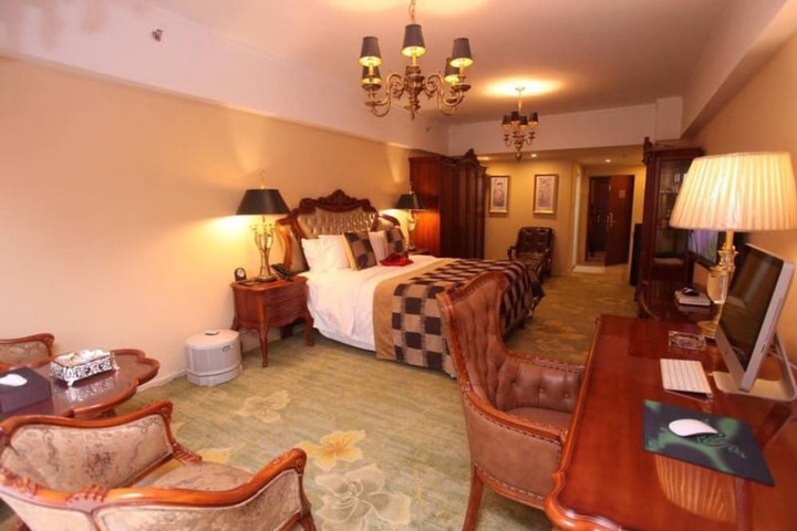 Room 7 of 32