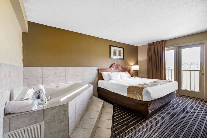 1 King Bed (8 of 13)