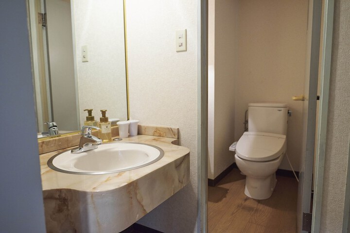 Room 30 of 44