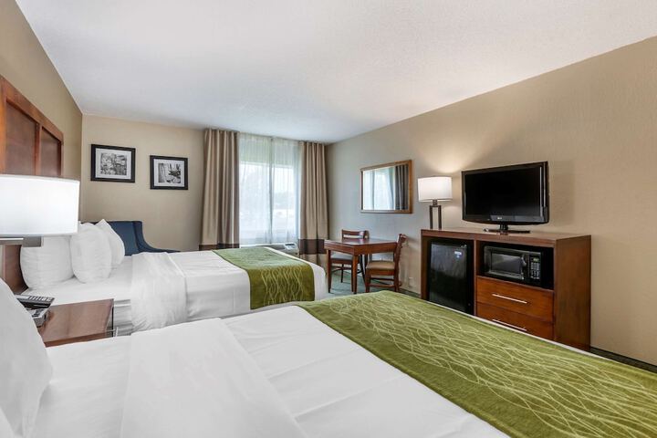 2 Queen Beds (18 of 18)