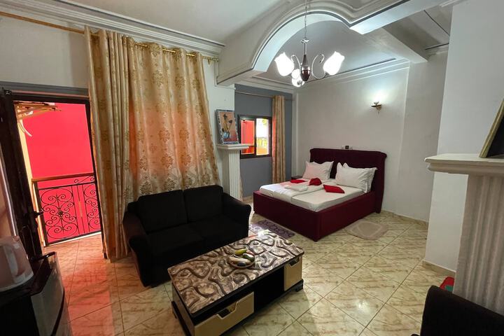 Room 5 of 118