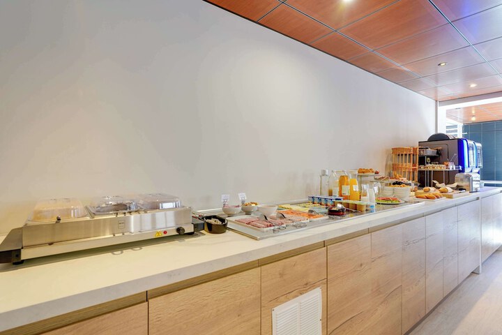 Breakfast/Coffee Service 74 of 94