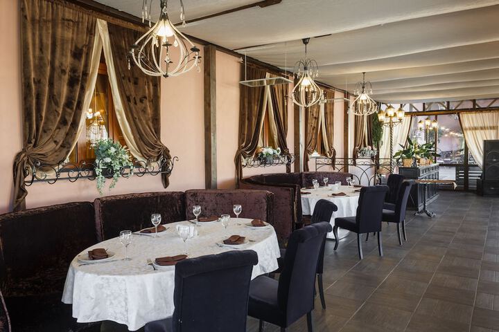 Dining 59 of 75