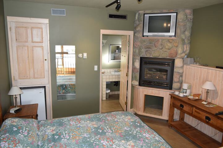 Room 4 of 41