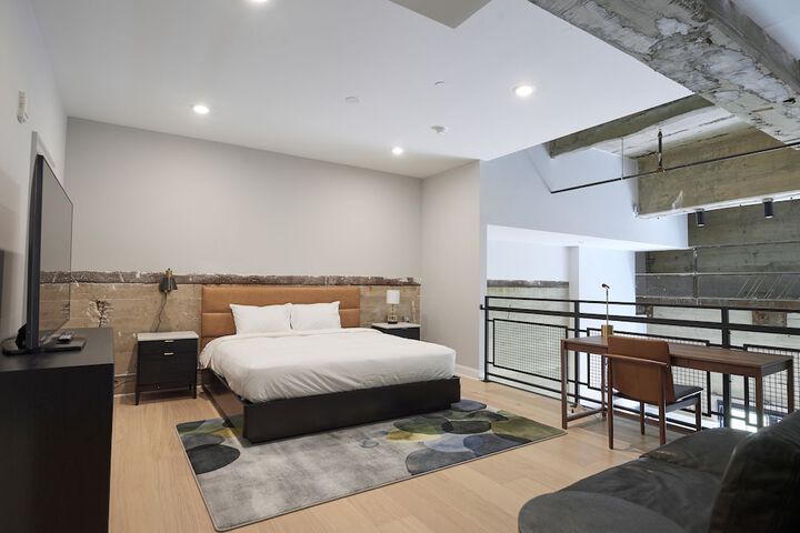 Room 4 of 27