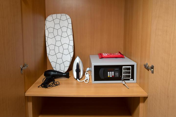 Room 8 of 38