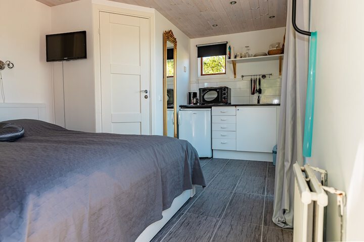 Room 4 of 80