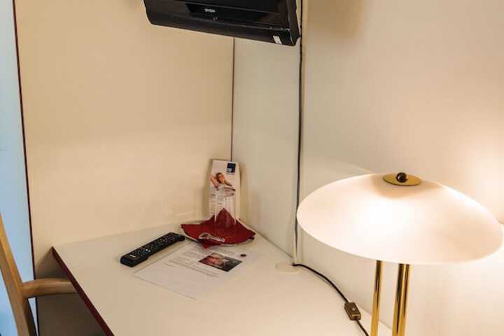 Room 17 of 46