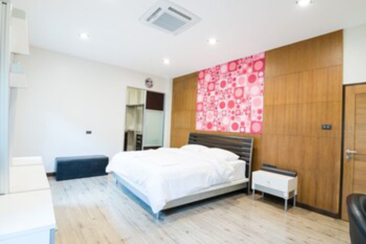 Room 12 of 14