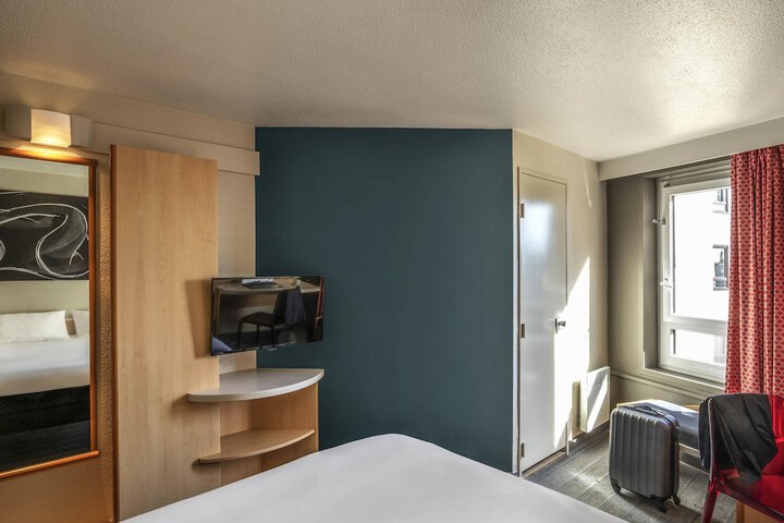 Room 11 of 49