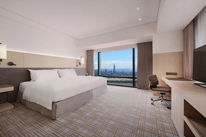 Room 26 of 106
