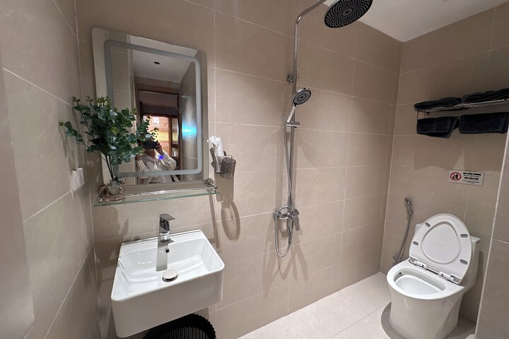 Room 16 of 21