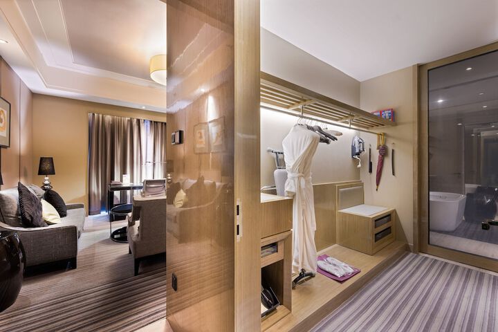 Room 21 of 49